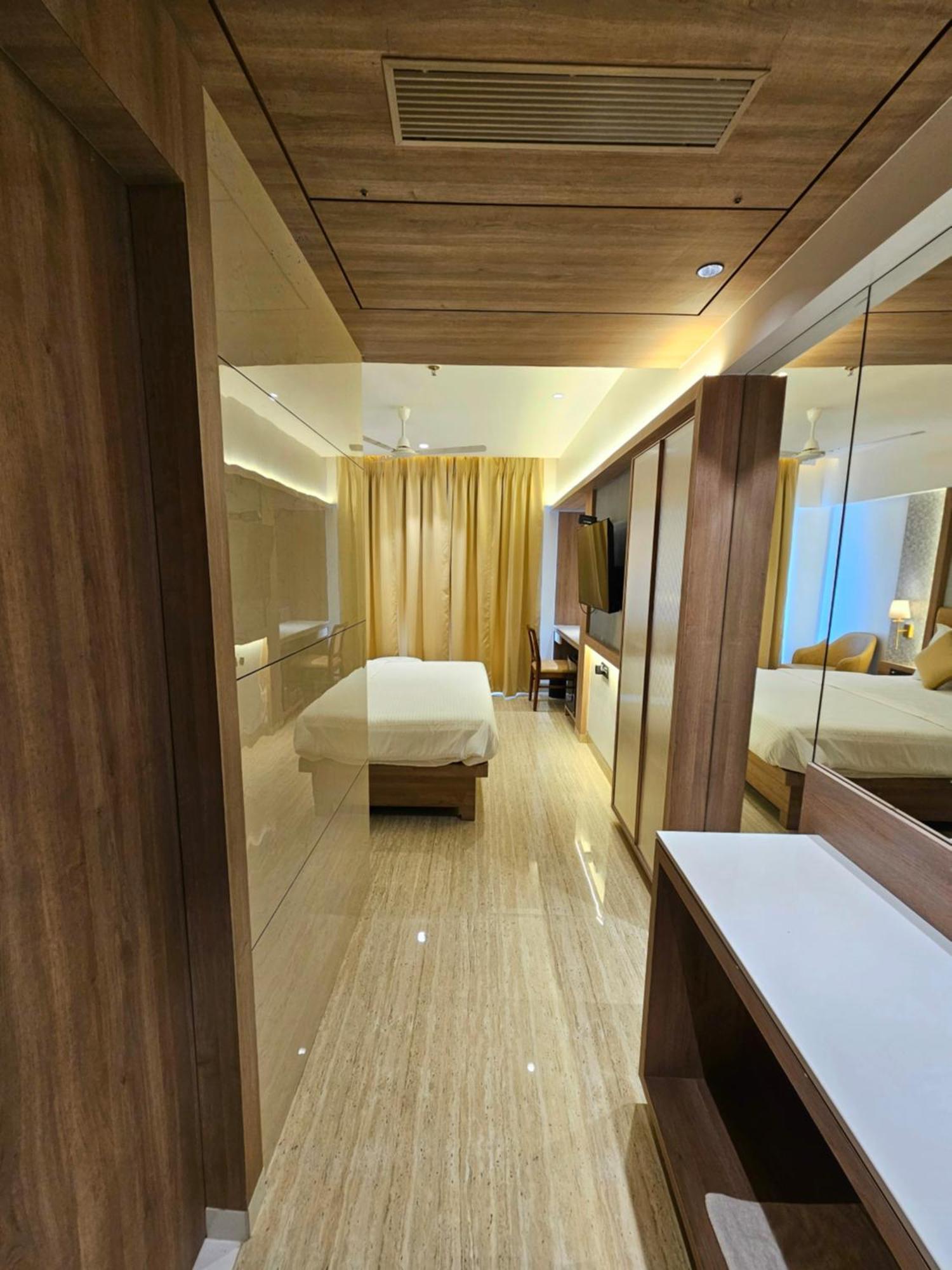 Hotel Golden Nest Thane Exterior photo