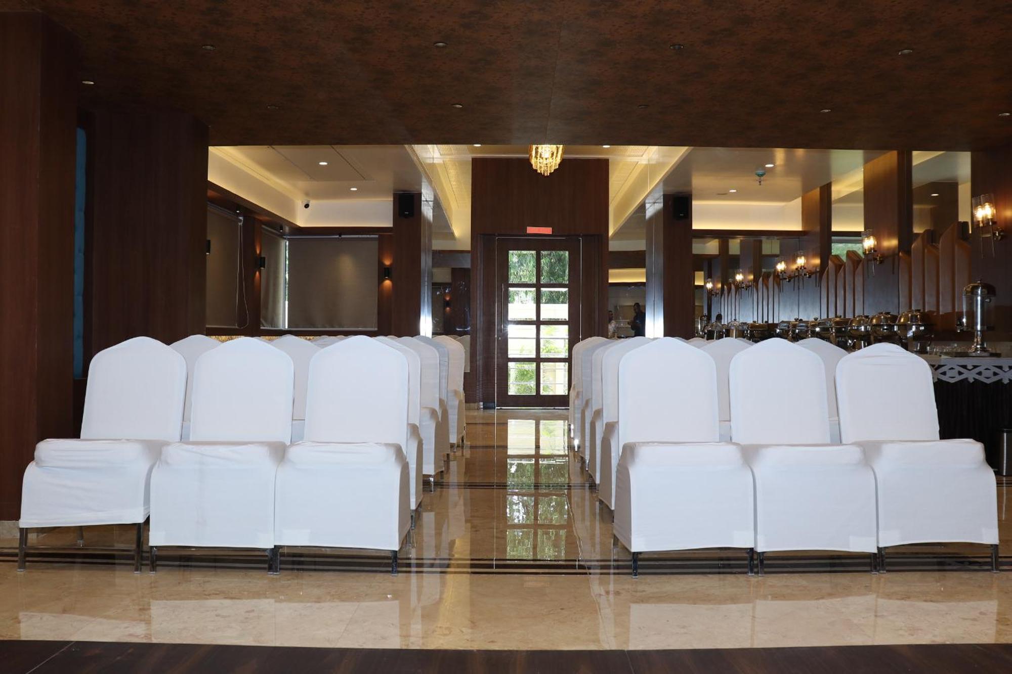 Hotel Golden Nest Thane Exterior photo